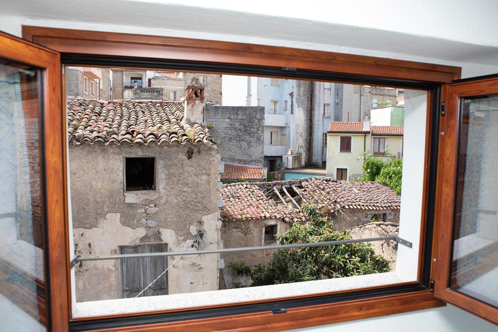 La Casa Del Corso Bed & Breakfast Orgosolo Dış mekan fotoğraf